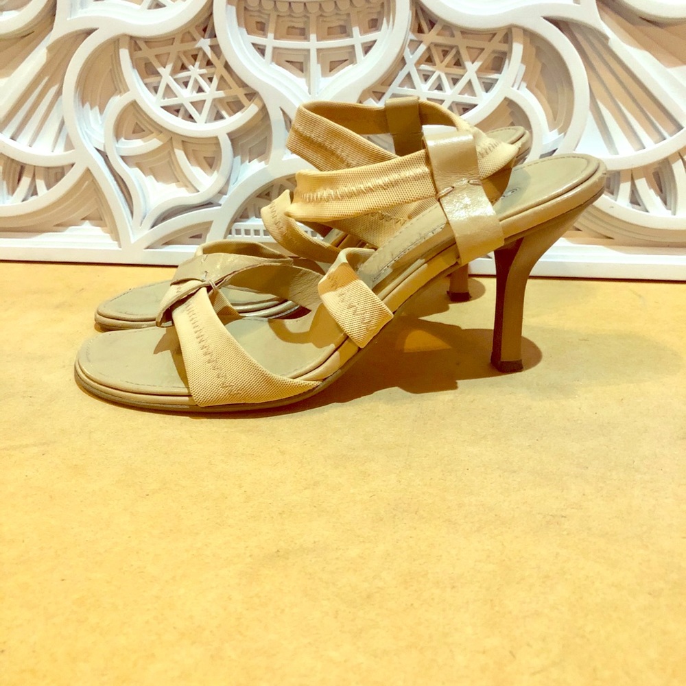 Donald J Pliner nude/camel stretch/leather sandals